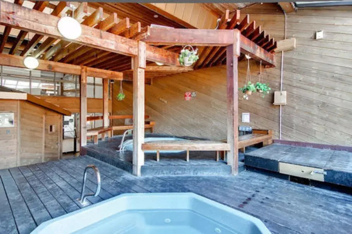 Pool 14 of 22
