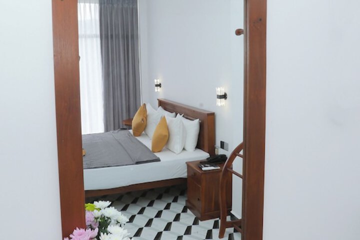 Room 5 of 116