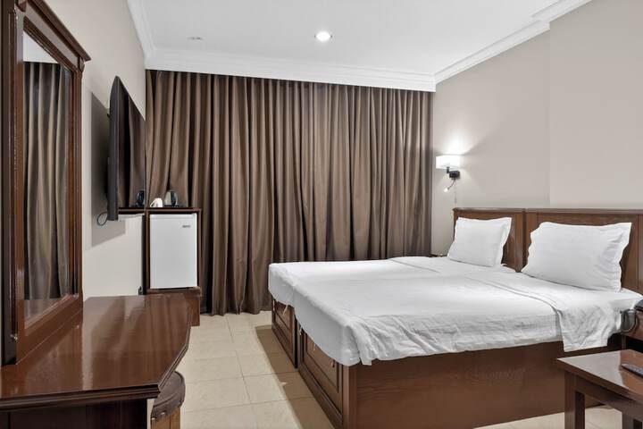 Room 4 of 6