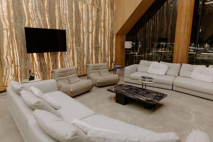 Hotel Interior 6 of 24