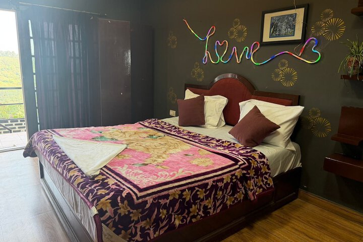 Room 5 of 27