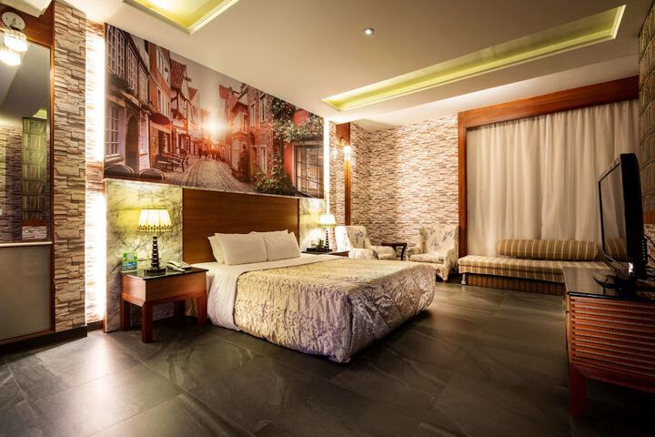 Room 42 of 83