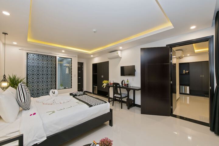 Room 42 of 143