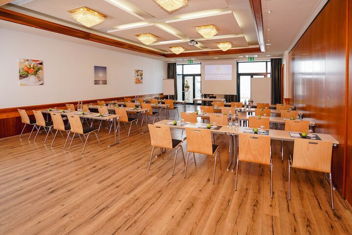 Ballroom/Hall 22 of 35