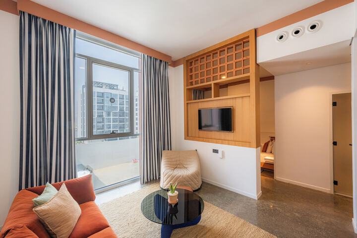 Room 33 of 65