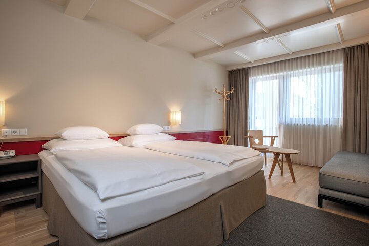 Room 5 of 18