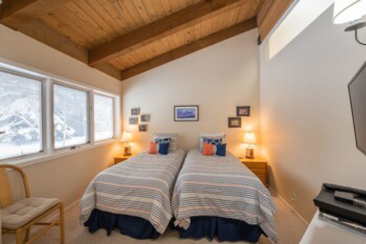 Room 14 of 15