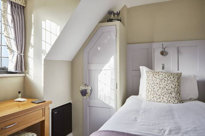 Room 4 of 55