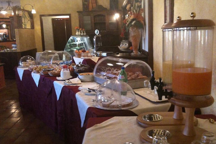 Breakfast/Coffee Service 23 of 37