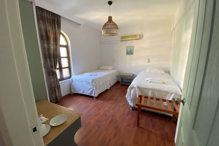 Room 28 of 228