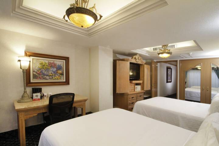 Room 13 of 163