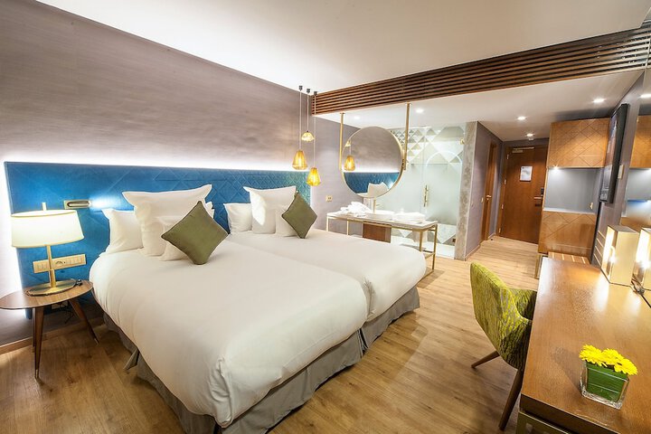 Room 7 of 48