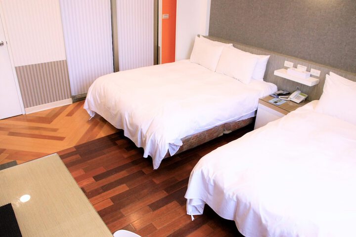 Room 27 of 97