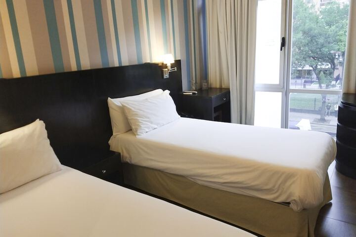 Room 11 of 28