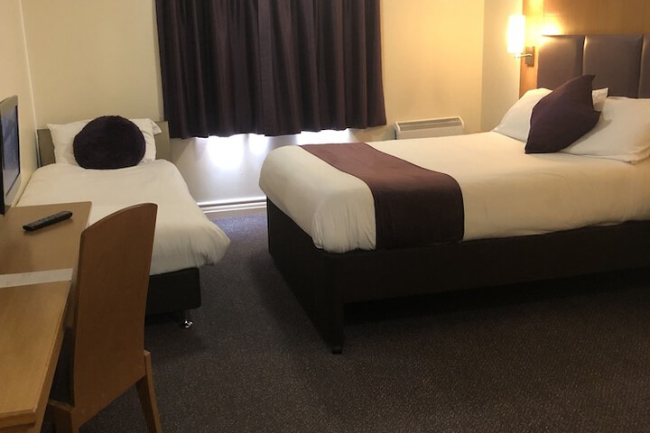 Room 10 of 35
