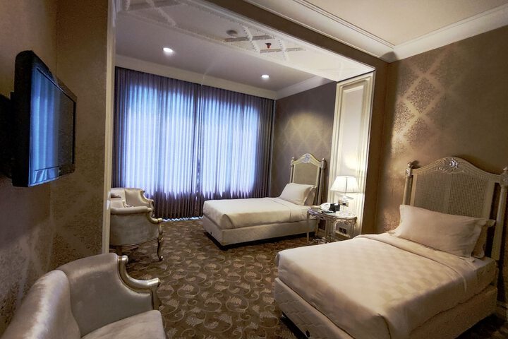 Room 6 of 35