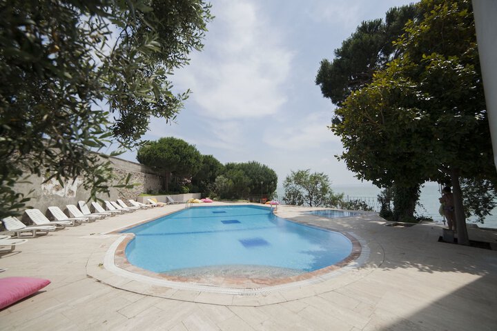 Pool 9 of 25
