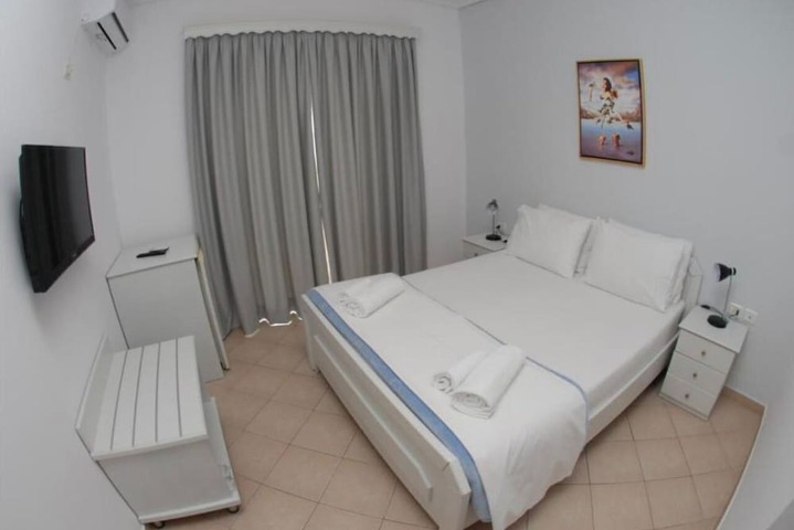 Room 4 of 10