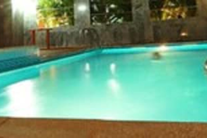 Pool 12 of 18