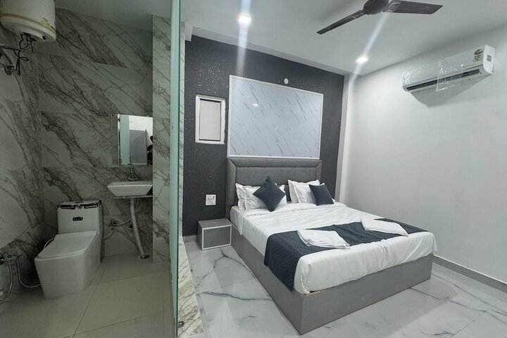 Room 8 of 15