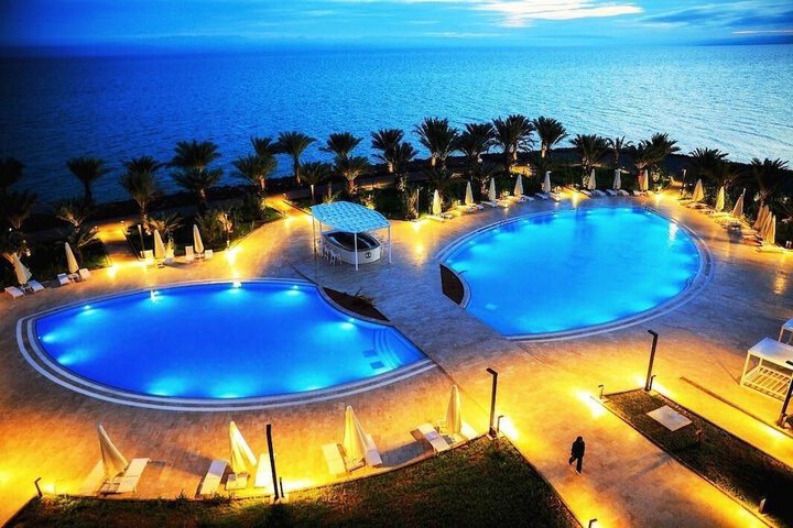 Pool 33 of 92