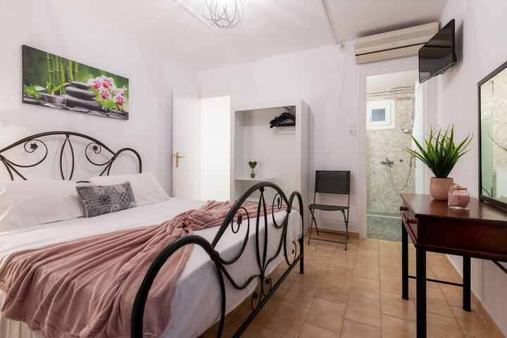 Room 2 of 29