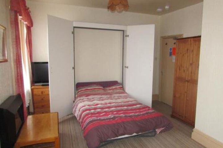 Room 4 of 14