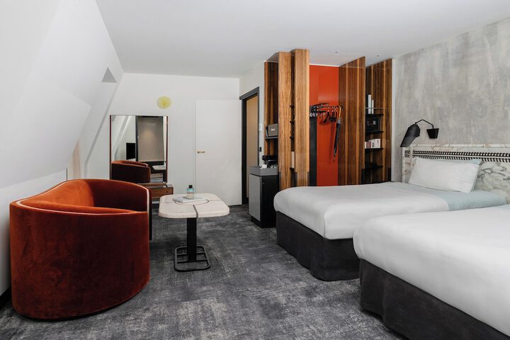 Room 33 of 144