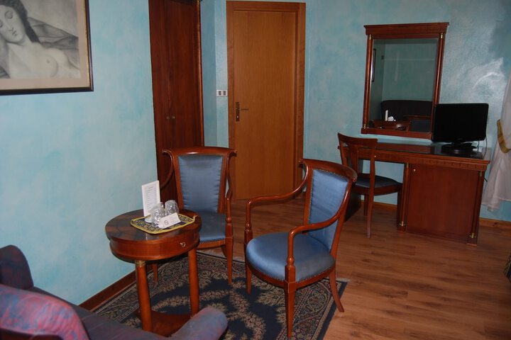 Room 38 of 90