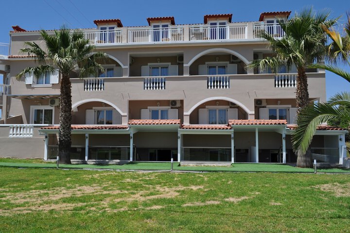 Hotel Exterior 97 of 101