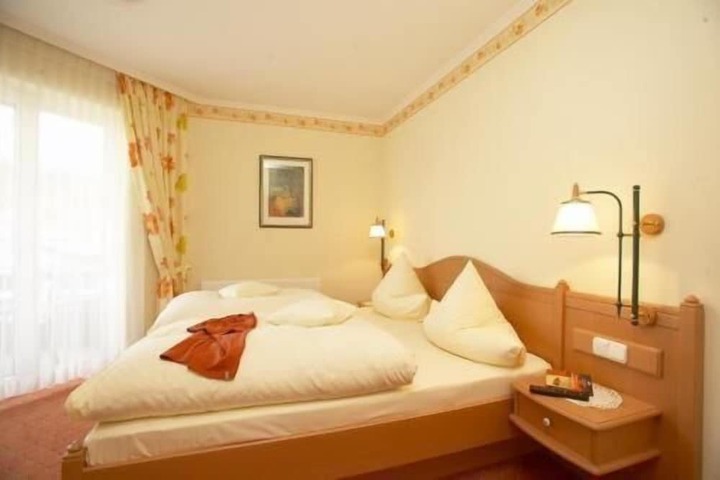 Room 13 of 65