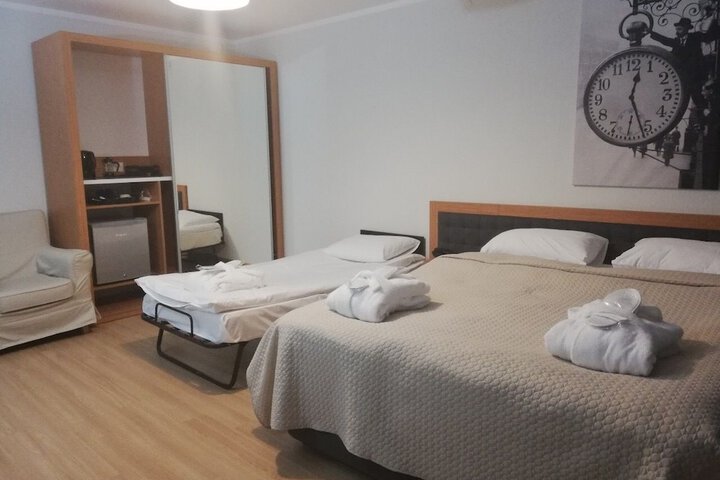 Room 10 of 29