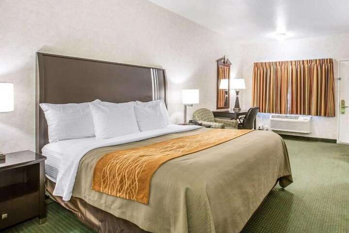 Standard Quadruple Room 2 Queen Beds (16 of 27)