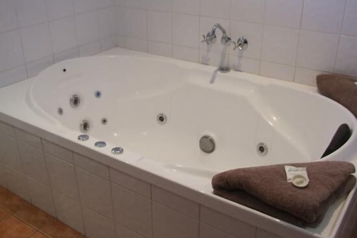 Hot Tub 29 of 37