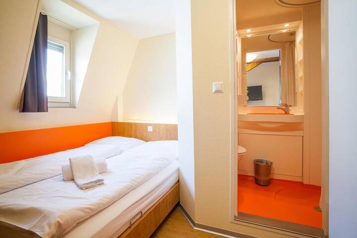 Room 14 of 28