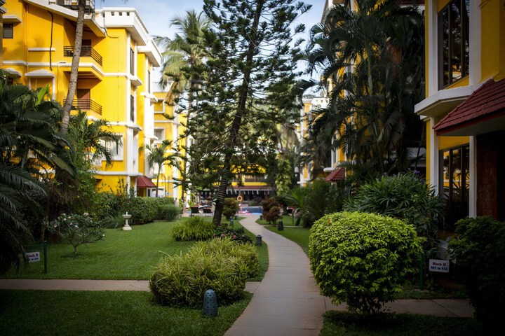 Hotel Exterior 74 of 79