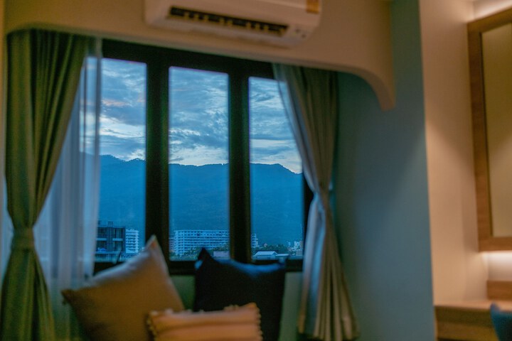 Room 8 of 136