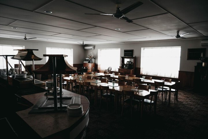 Dining 46 of 54