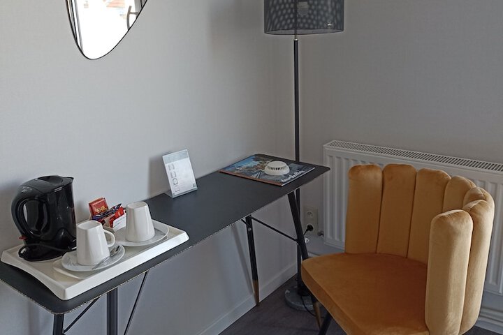 Room 70 of 99