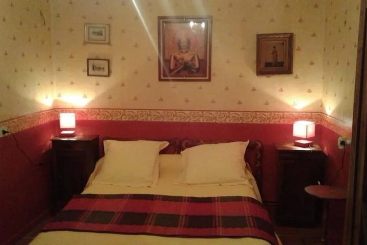 Room 4 of 11