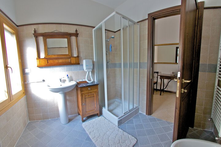 Room 32 of 50