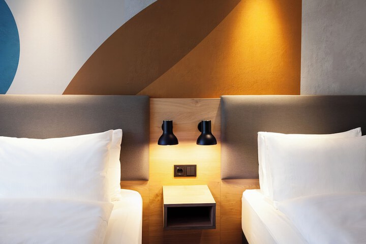 Room 46 of 182