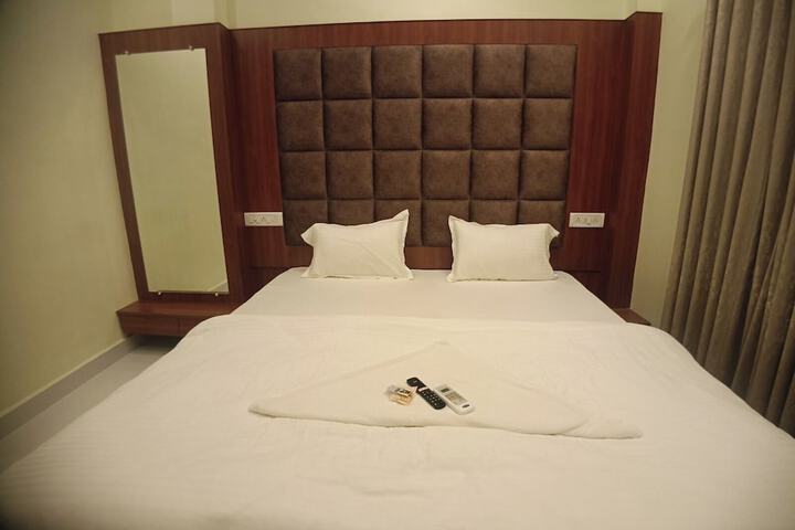 Room 2 of 8