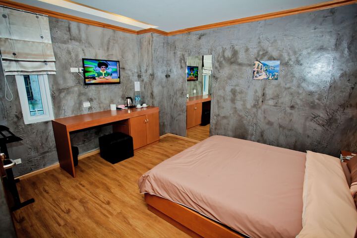 Room 13 of 40