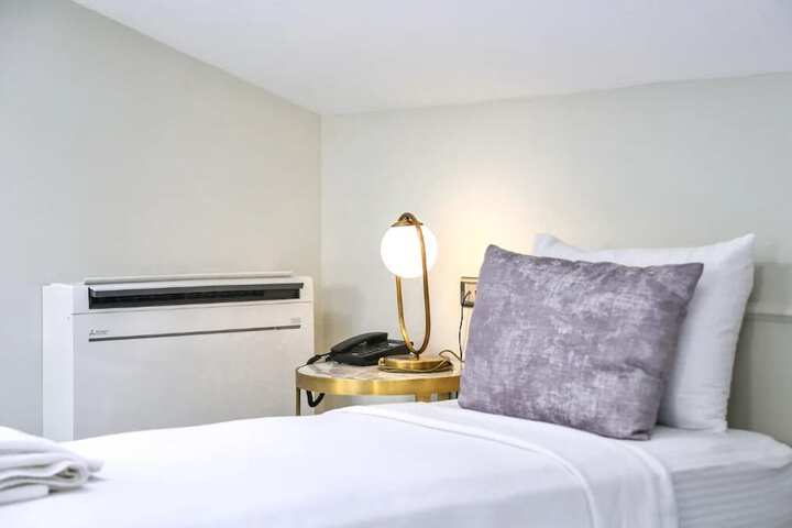 Room 46 of 85