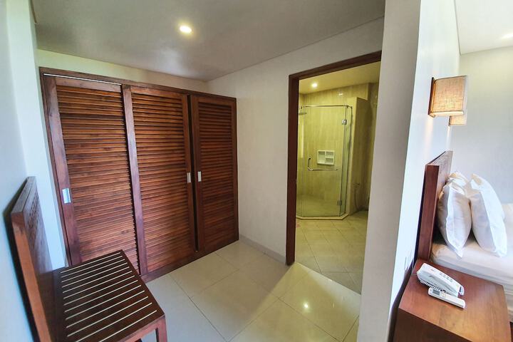 Room 36 of 106