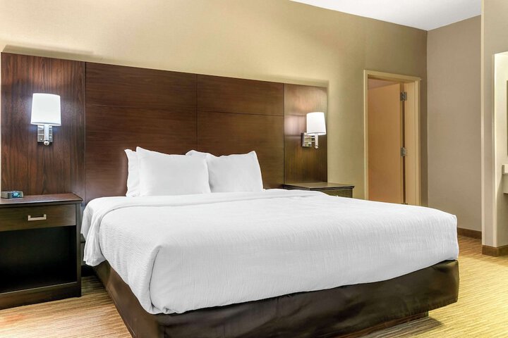 1 King Bed (9 of 22)