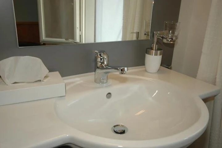 Room 10 of 20