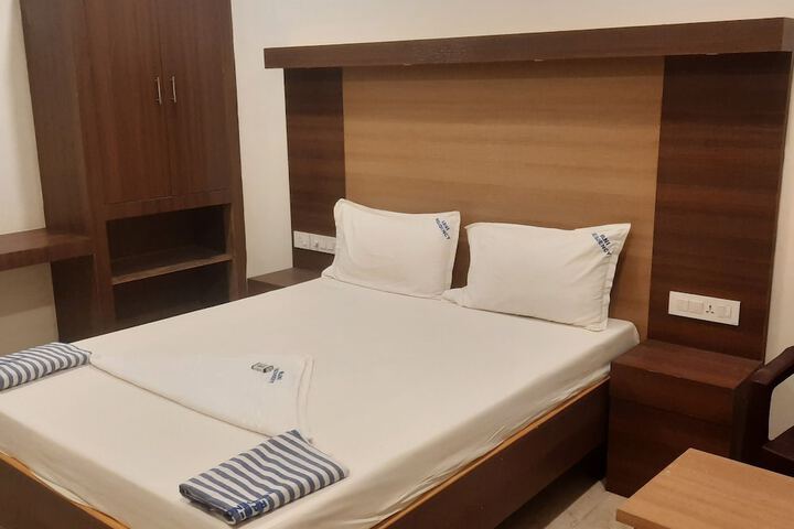 Room 5 of 10
