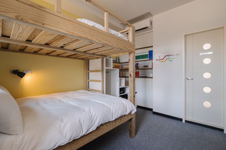 Room 13 of 110